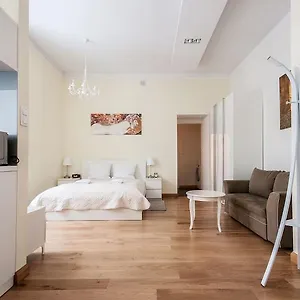 Elegant Foksal Apartment Warsaw